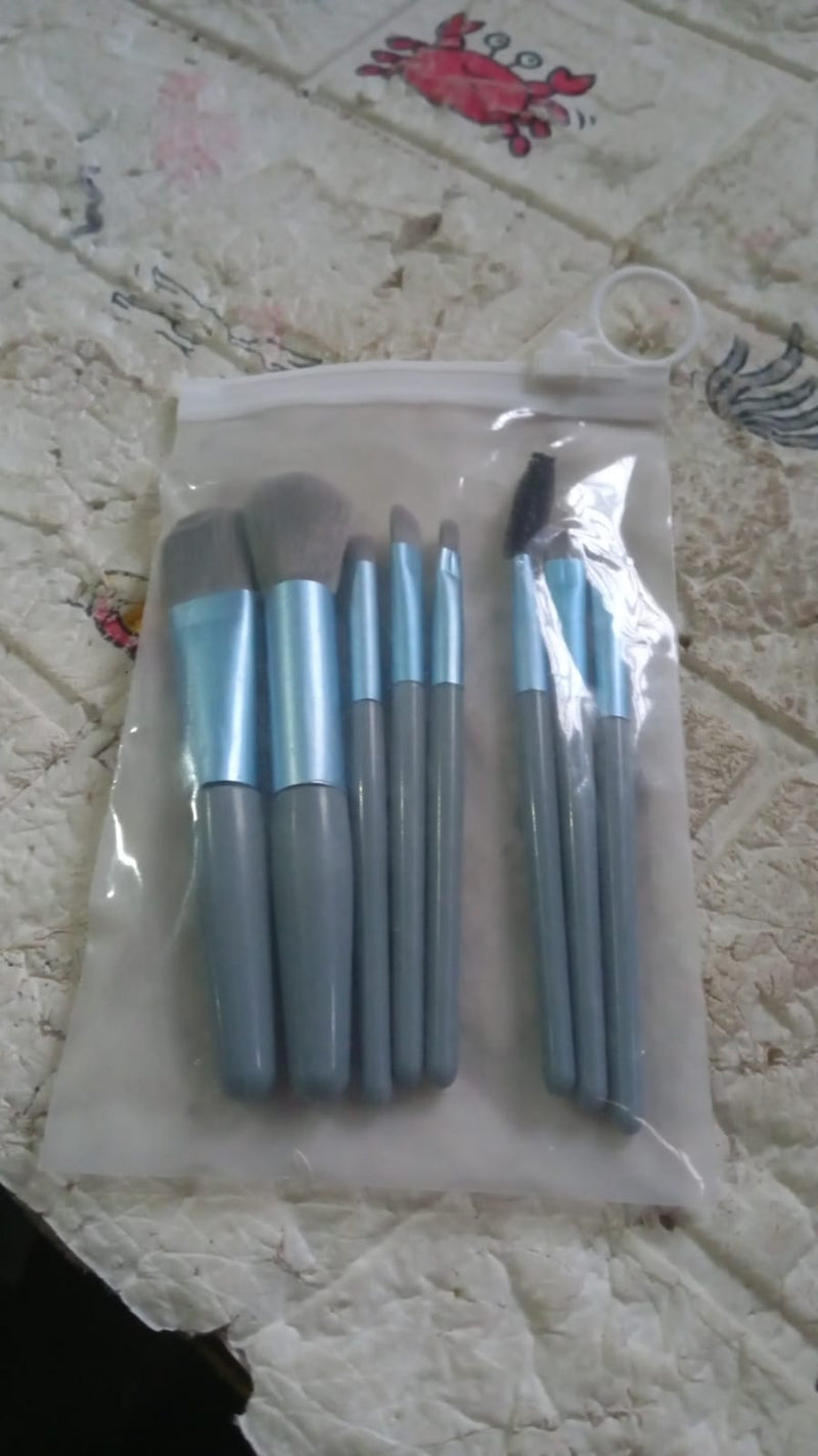 8-Piece Mini Makeup Brush Kit – Portable Premium Synthetic Set with Case (Mix Colors)