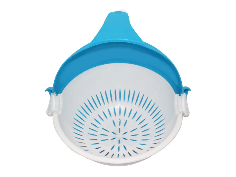 Handle-equipped bowl and strainer for convenient fruit and vegetable washing.